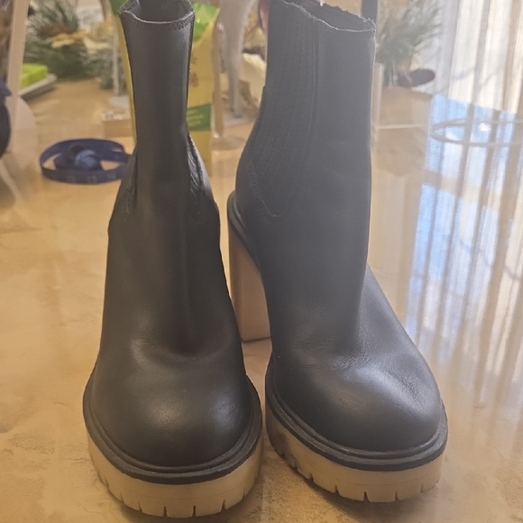 Dolce Vita Shoes - Dolce Vita Black Heeled Boots with Tan Sole